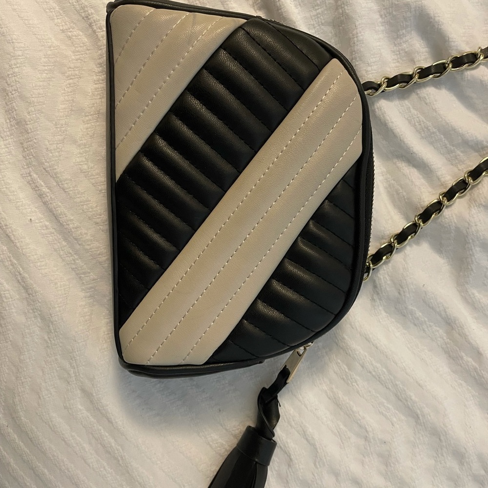 Cross Body Purse - Picture 3 of 3